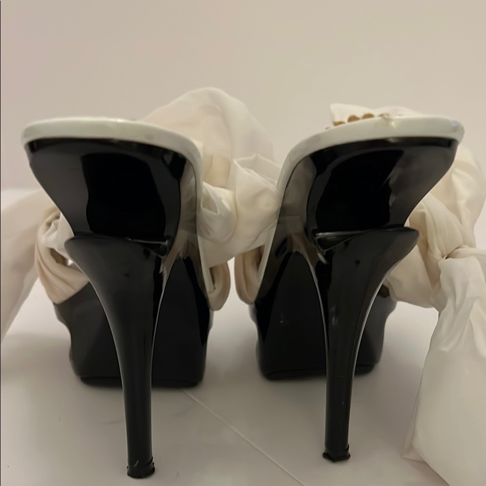 Chic Vintage White & Black Women's Stilello Heels with Lace Up Detail Size 8 - Picture 6 of 11